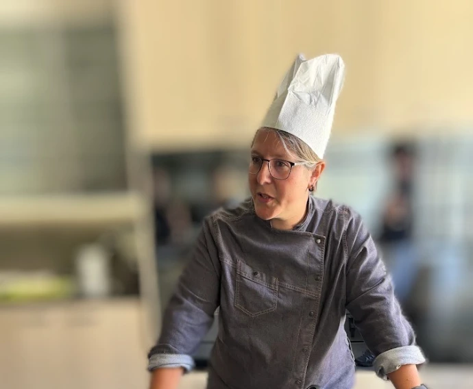 Marilyn Béguin, cheffe, lors d’un cours de cuisine anti-gaspi